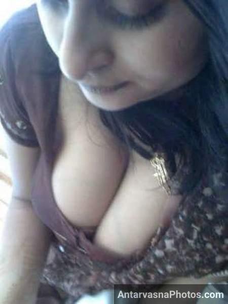 big cleavage show desi aunty
