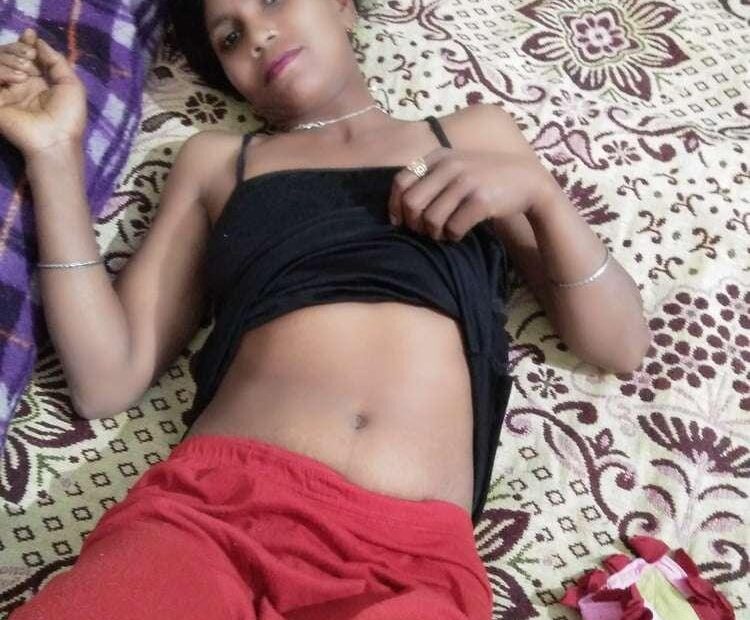 gaanw ki desi bhabhi sexy pose