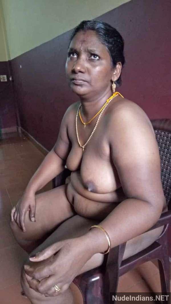 tamil aunty showing boobs ass nude pics - 2