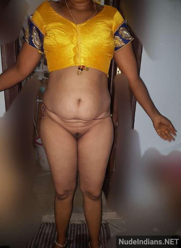 tamil aunty showing boobs ass nude pics - 7