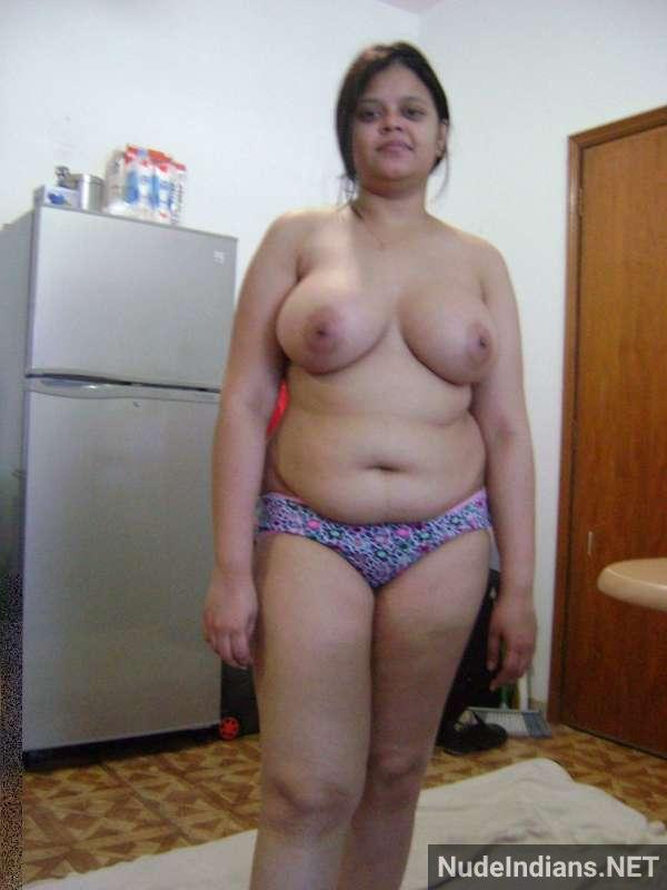 tamil aunty showing boobs ass nude pics - 12