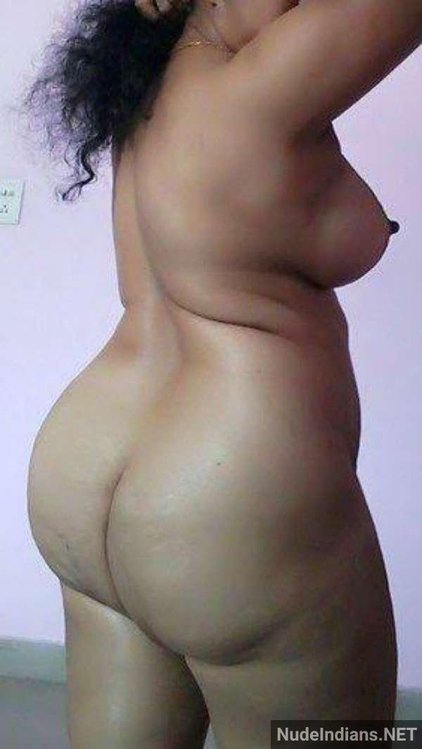 tamil aunty showing boobs ass nude pics - 25