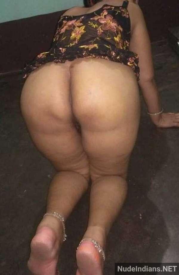 tamil aunty showing boobs ass nude pics - 51