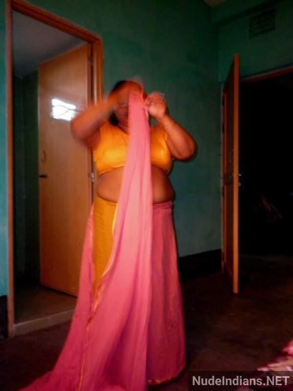 chennai aunty showing boobs and big ass pics 34