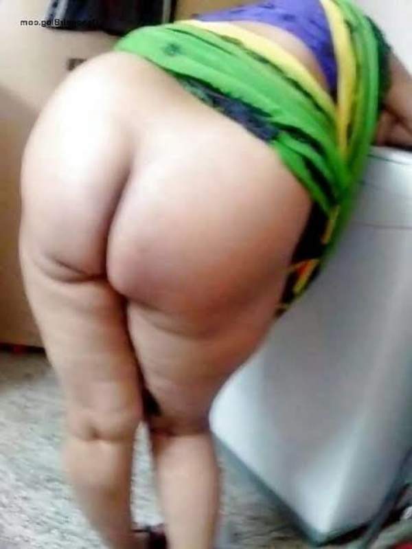 chennai aunty showing boobs and big ass pics 45