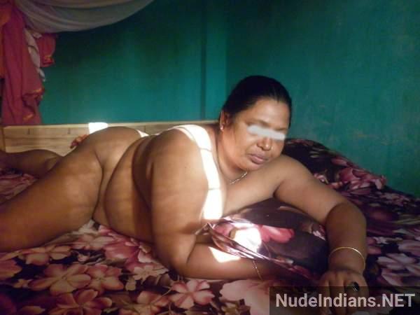 chennai aunty showing boobs and big ass pics 23