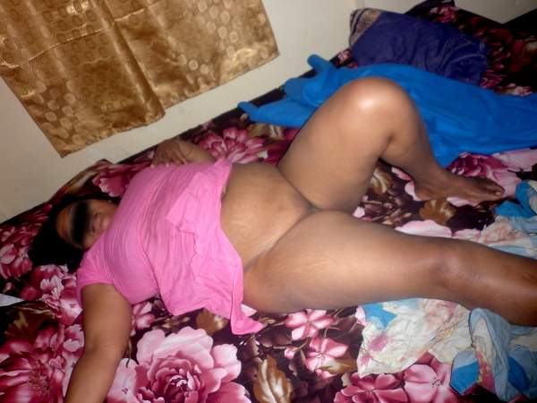 chennai aunty showing boobs and big ass pics 60