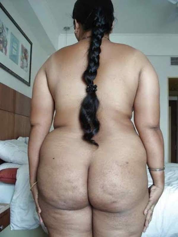 chennai aunty showing boobs and big ass pics 63