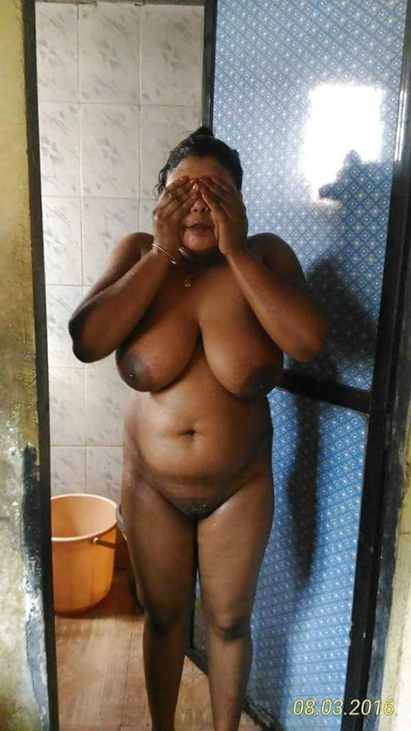 chennai aunty showing boobs and big ass pics 89