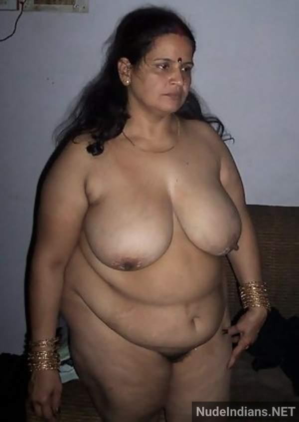 nude indian aunty showing boobs pics 10