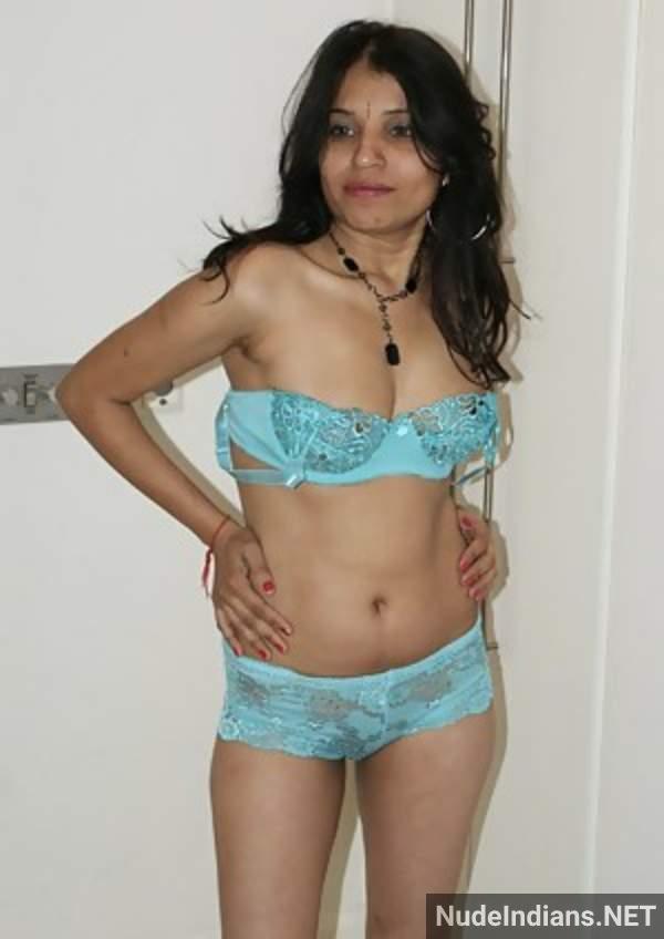 nude indian aunty showing boobs pics 14