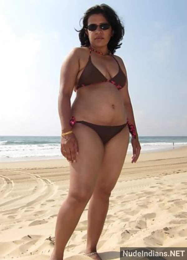 nude indian aunty showing boobs pics 46