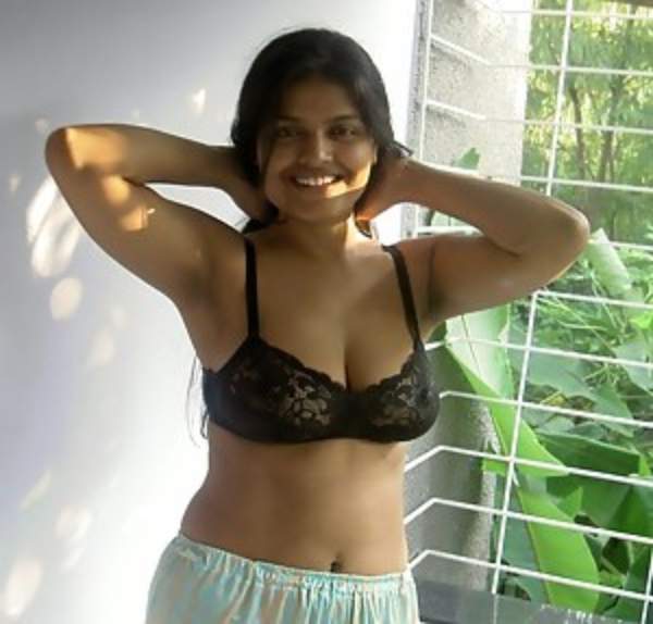 nude indian aunty showing boobs pics 47