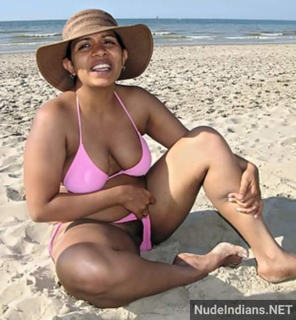 nude indian aunty showing boobs pics 111