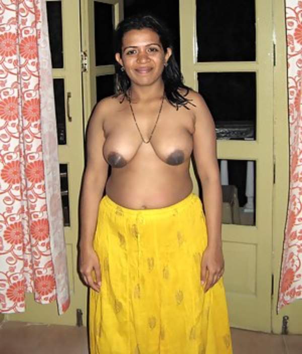 nude indian aunty showing boobs pics 112