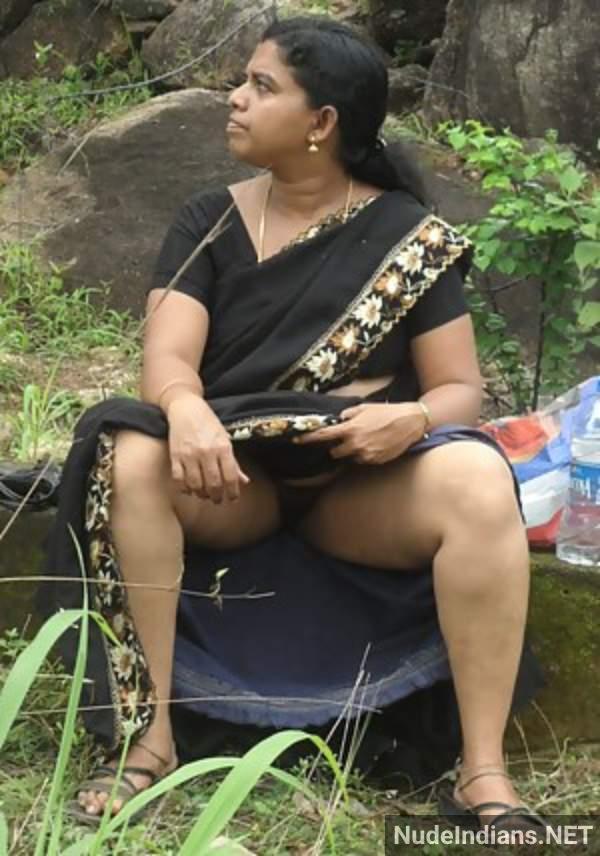 nude indian aunty showing boobs pics 128
