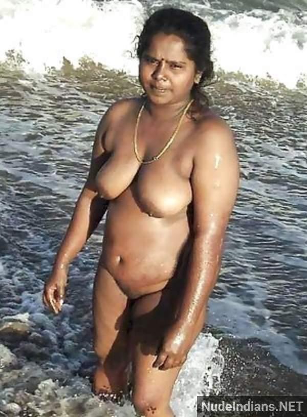 nude indian aunty showing boobs pics 130