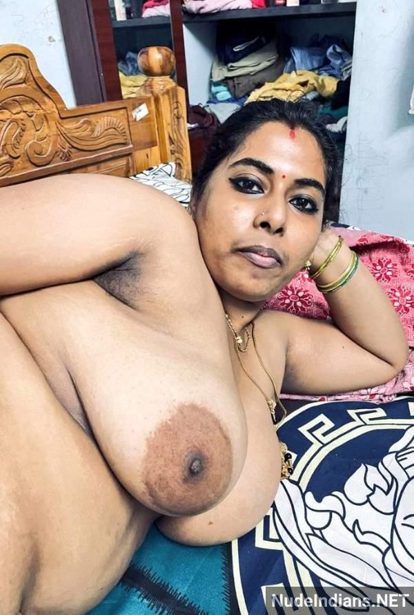 sexy bhabhi boobs cleavage nude pics - 11