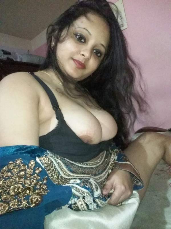 Desi bhabhi nude selfie photos 64