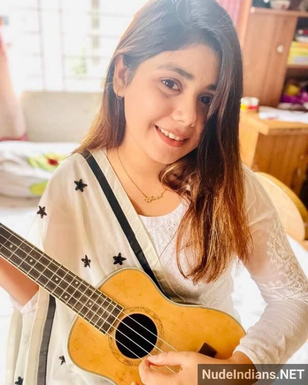 Indian girl revealing nude figure for boyfriend 2