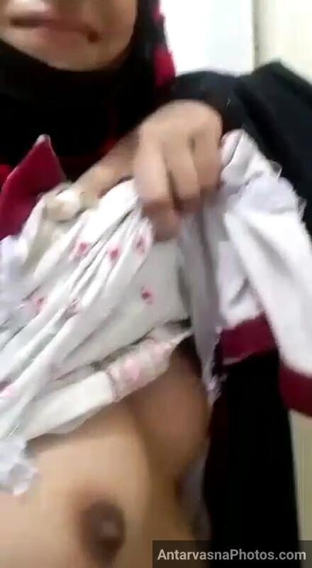 hijab girl shows her hot boobs 1