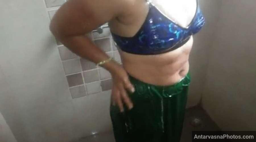indian desi milf nude bathroom pics