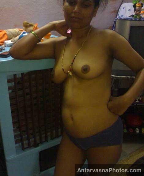 Vizag ki hot aur sexy aunty apni chut aur boobs khol ke nangi khadi he