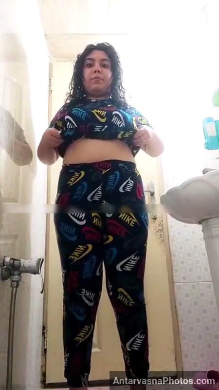 gujju bhabhi bathroom ass fingering photos 15