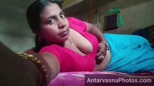 widhwa aunty big boobs blouse selfies 1