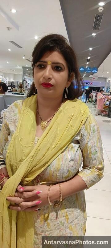 rich delhi aunty boobs sucking pics 11