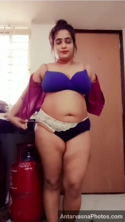 hot housewife sexy saree nudes 4