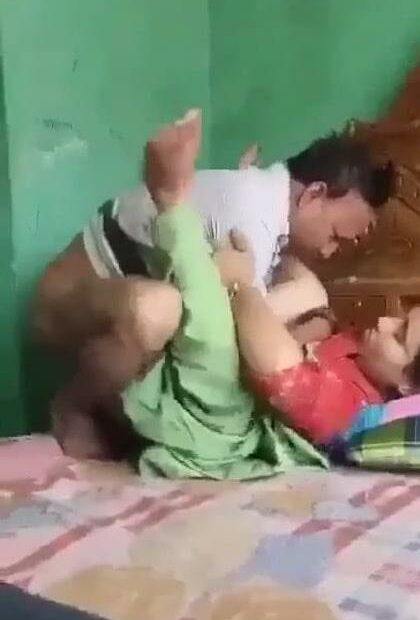 Muslim ladki aur budhe uncle ka hot chudai shot