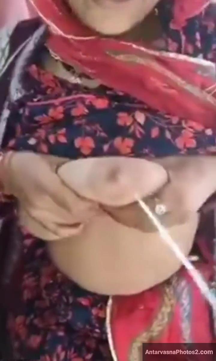 dehati aunty ke boobs ka doodh 4