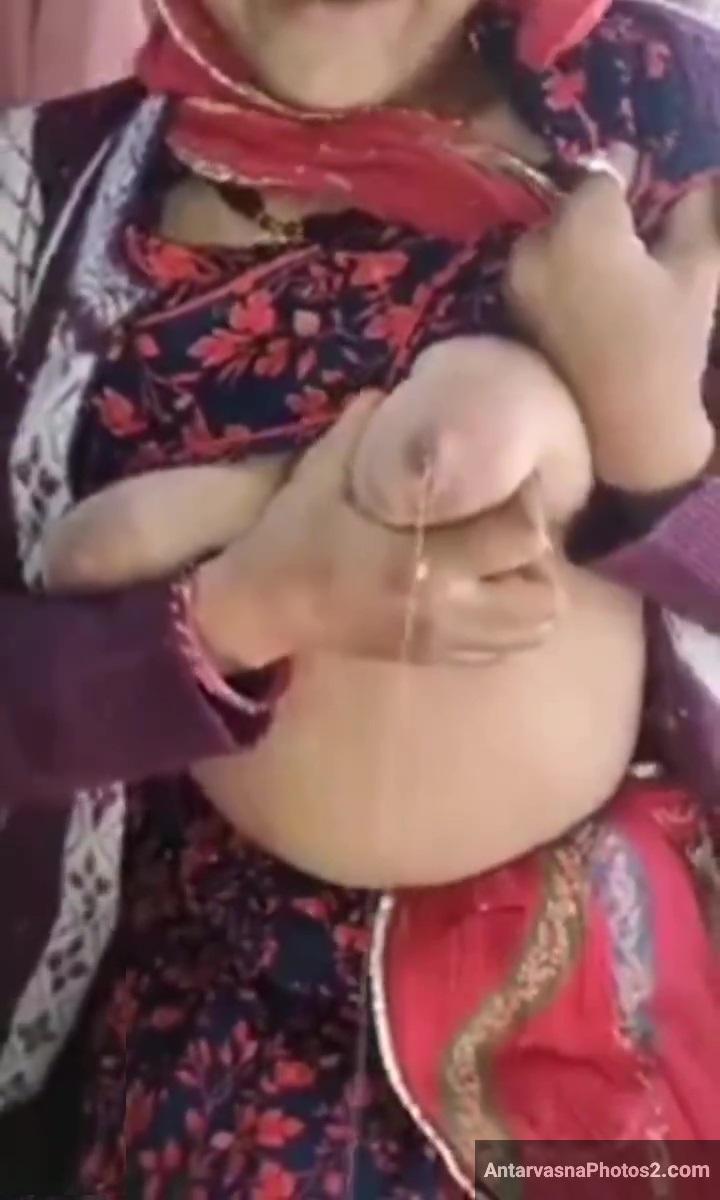 dehati aunty ke boobs ka doodh 9