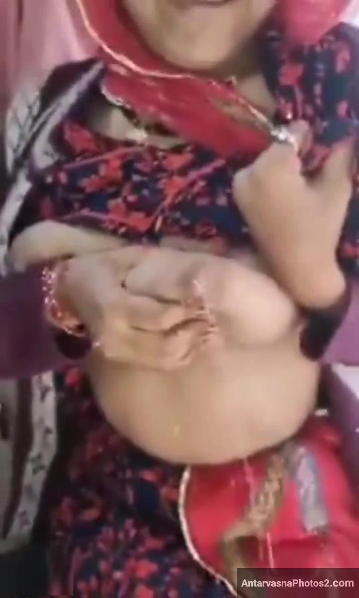 dehati aunty ke boobs ka doodh 12