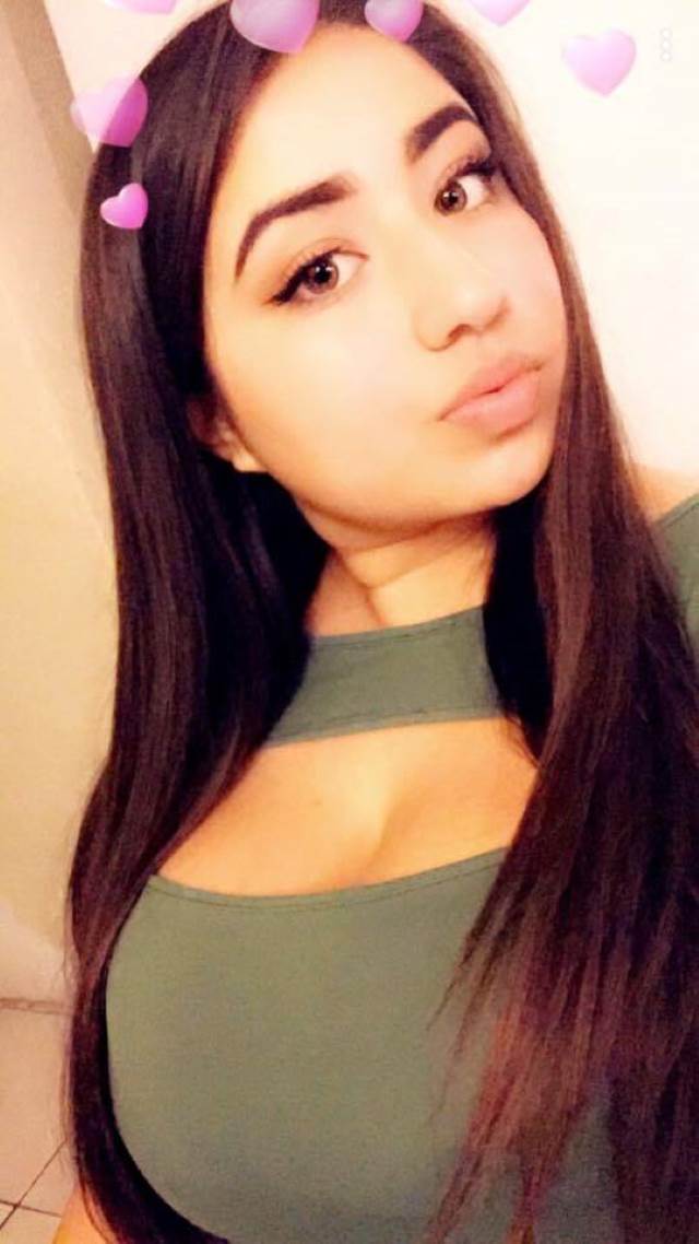 sexy babe ki tight top me hot pic