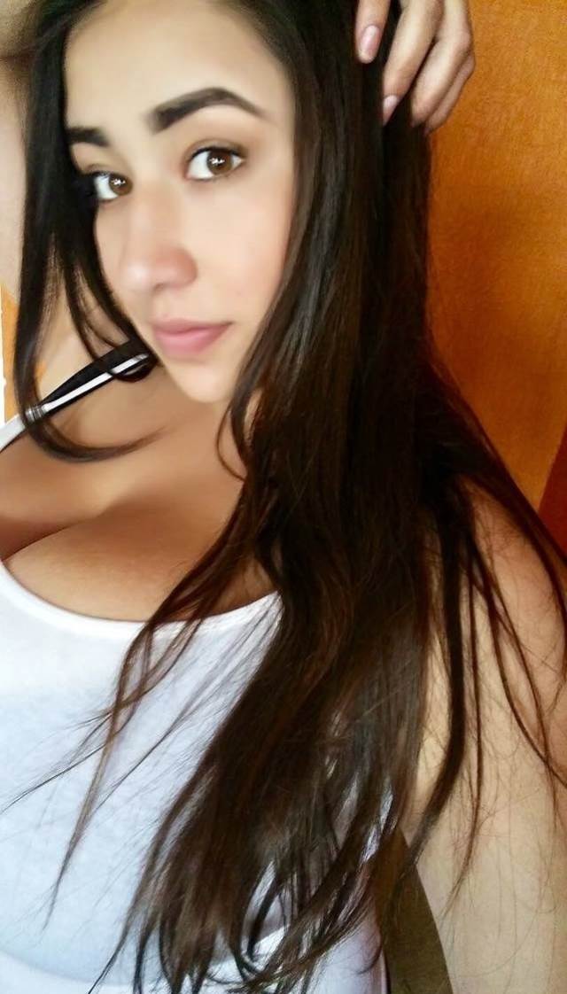 shower lene jati sexy babe ki cleavage ki pic